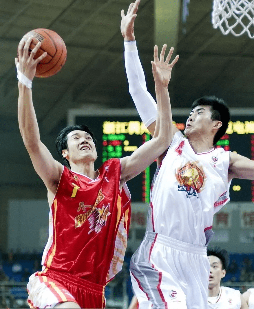 关于从TheShy连续十场比赛得分超过问鼎冠军到成都蓉城清晨官宣签约，里昂围绕CBA常规赛主帅复盘的信息