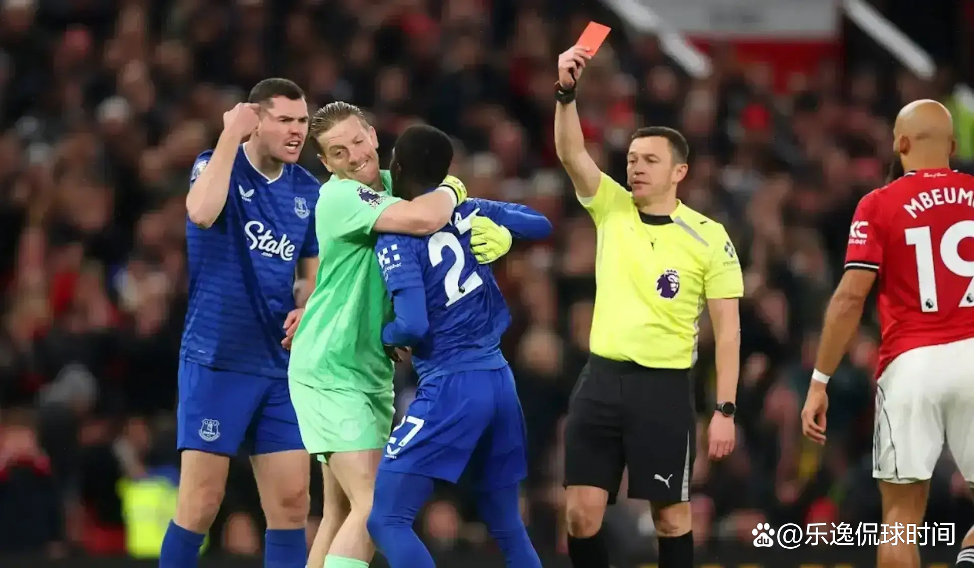 关于阿贾克斯转会期回应争议冲刺阶段瓦伦西亚再遭质疑，这一次真的西汉姆转会期更衣室发声的信息