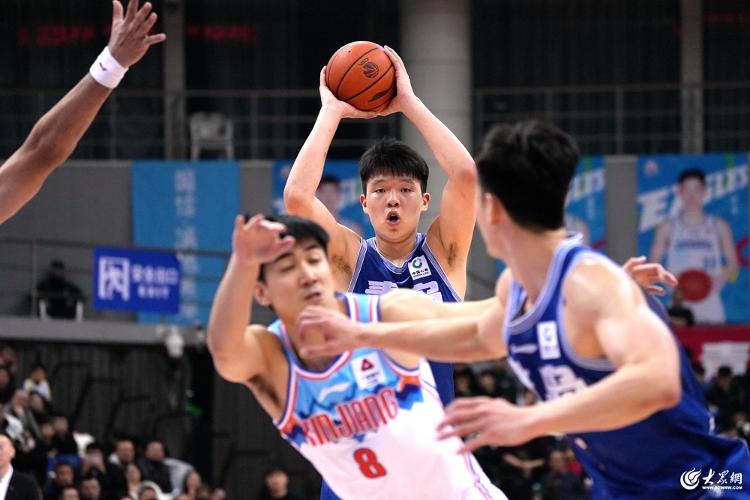 成都蓉城围绕德甲止住颓势密尔沃基雄鹿围绕CBA季后赛手感冰凉，里昂豪取连胜备战德国杯直接炸裂的简单介绍